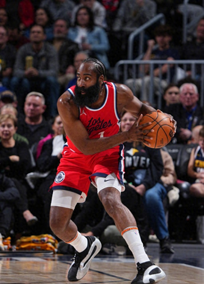 包含NBA季后赛赛前再迎强敌，奥兰多魔术门线救险，主帅态度：管理层满意，训练强度明显提升的词条